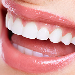歯の機能回復と美しさの両立をめざします～審美歯科～